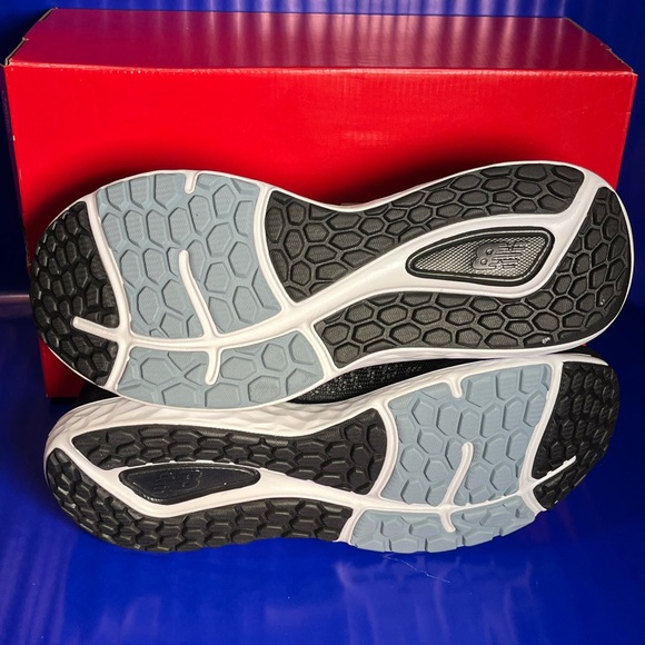 New Balance Fresh Foam 680 v7 Black/White/Silver Brand New with Box Fast Ship 💨 - Picture 5 of 6